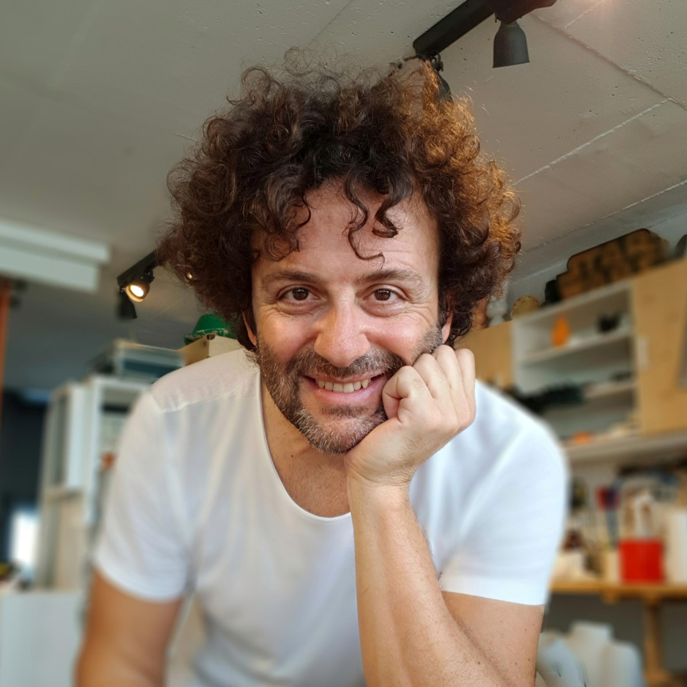 Erdil Yaşaroğlu