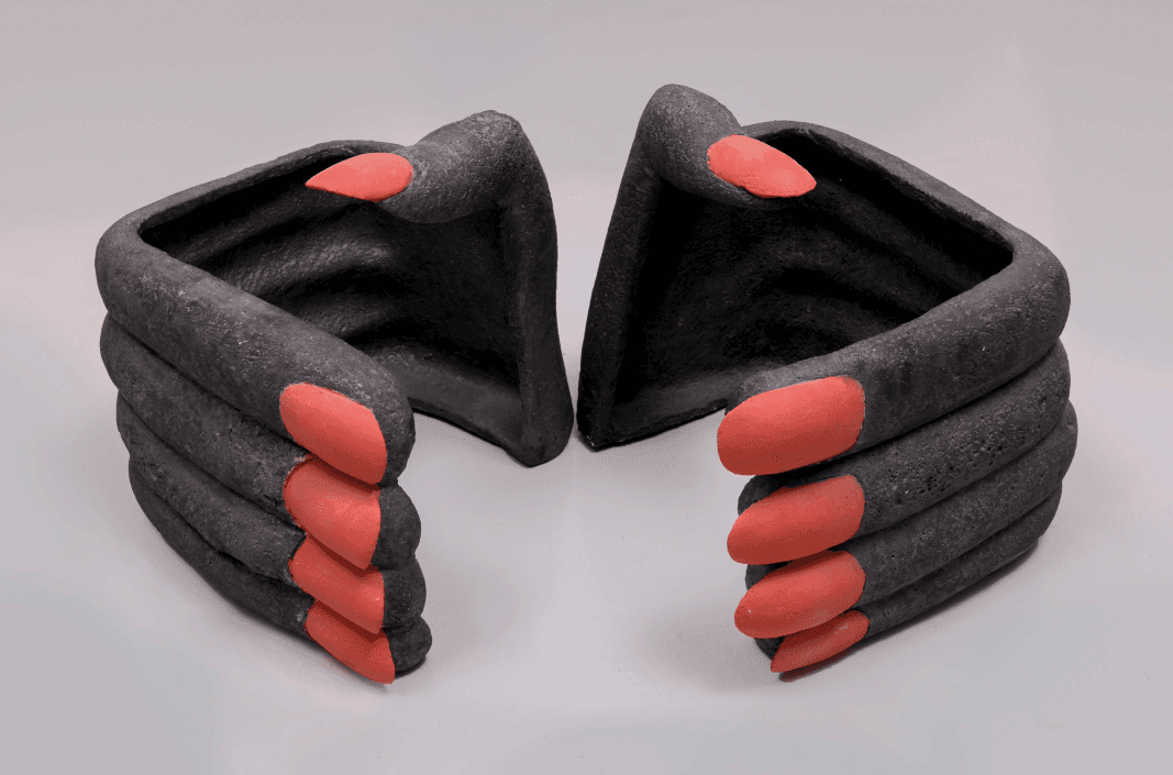 Mains aux ongles rouges 2